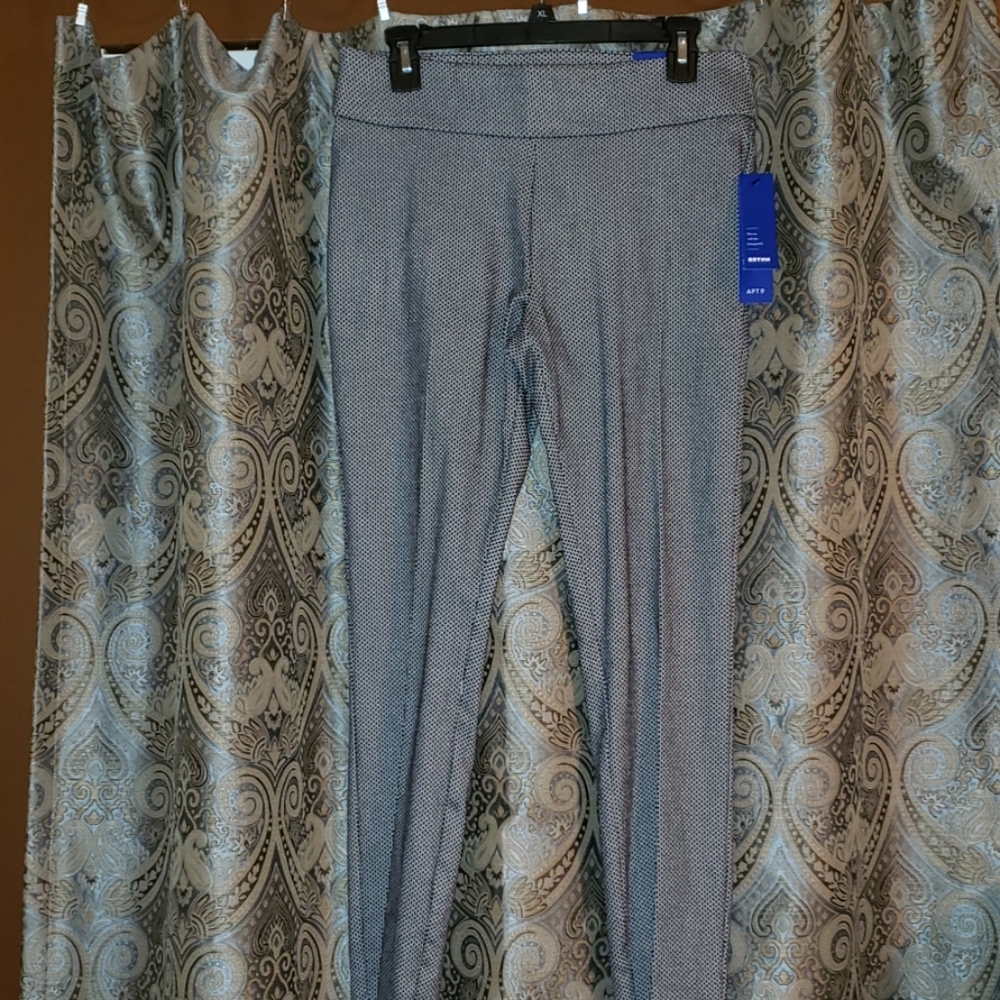 Skinny Pointe pants NWT